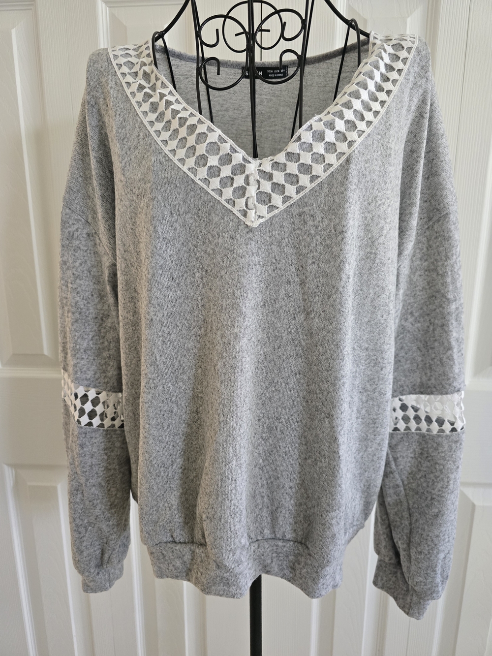 SHEIN Light Grey V-Neck Sweater with White Geo Trim